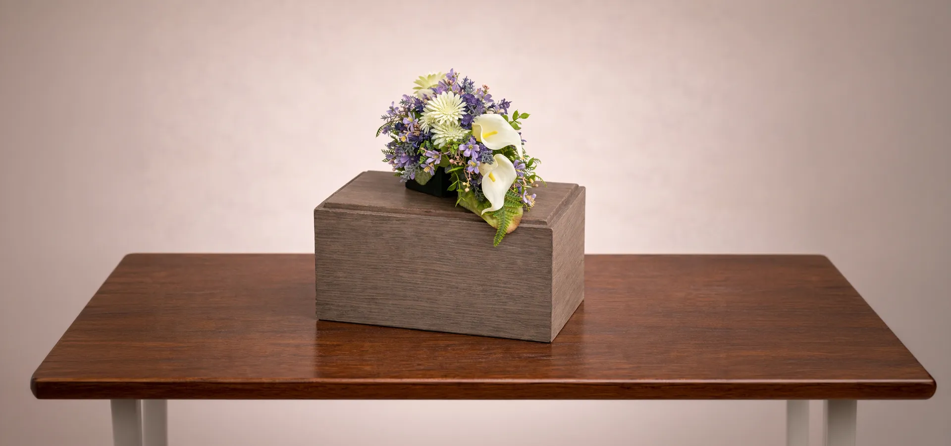 composizioni floreali artificiali per lutto e commemorazione decorazioni floreali per urna