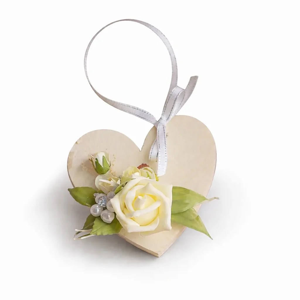 Immagine del prodotto: Cuore in legno con rose avorio