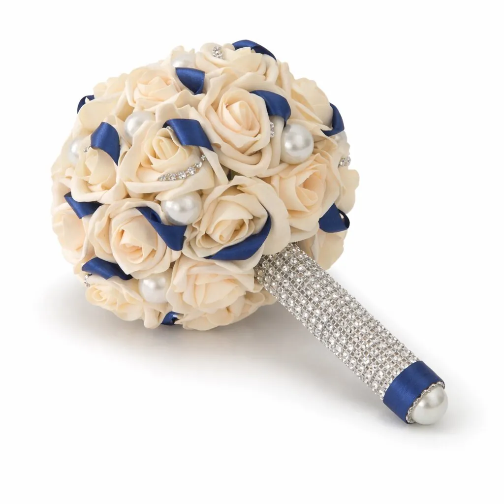 Bouquet sposa con rose e nastro blu