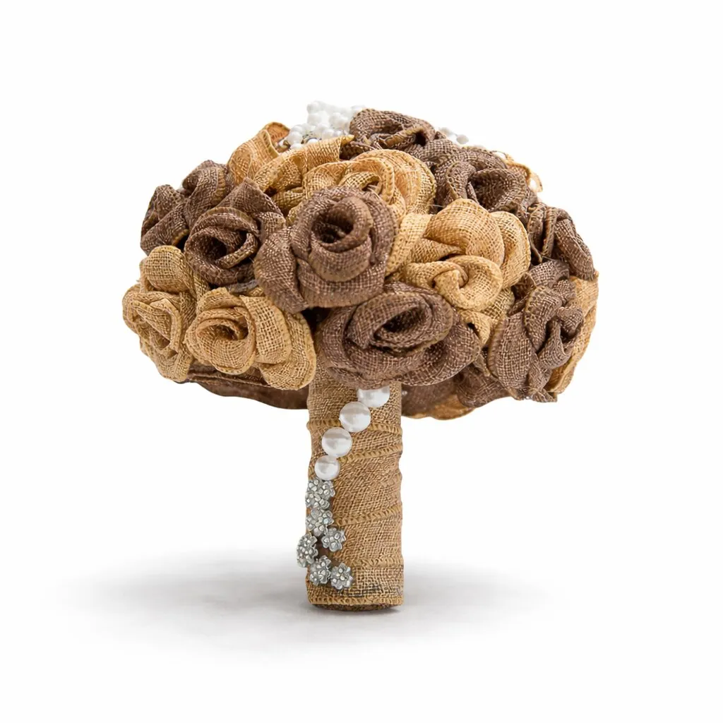 Bouquet sposa di rose in tessuto marrone