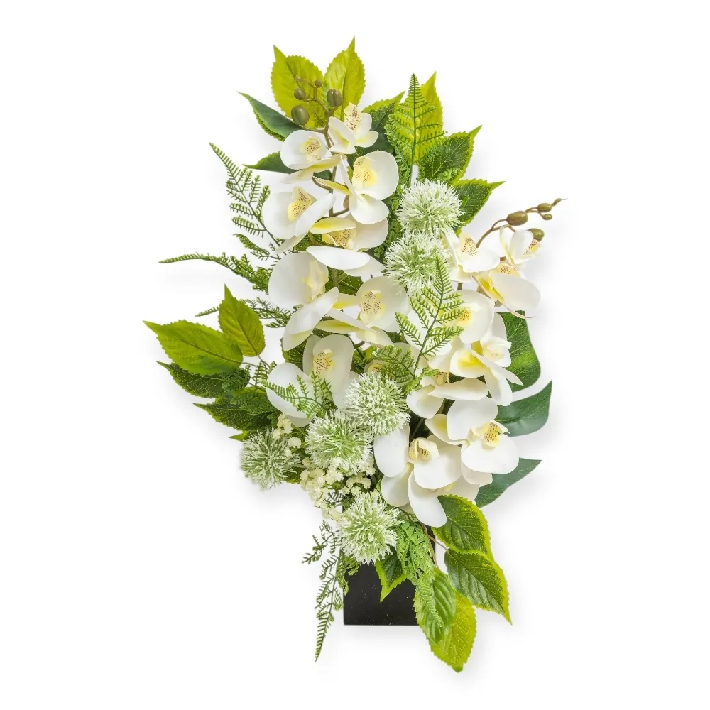 Composizione di lusso con orchidee bianche e allium