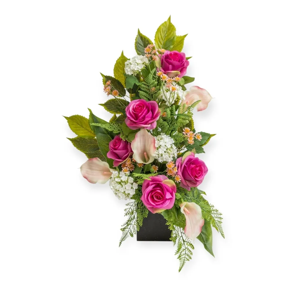 Composizione di lusso con rose fucsia e calle rosa