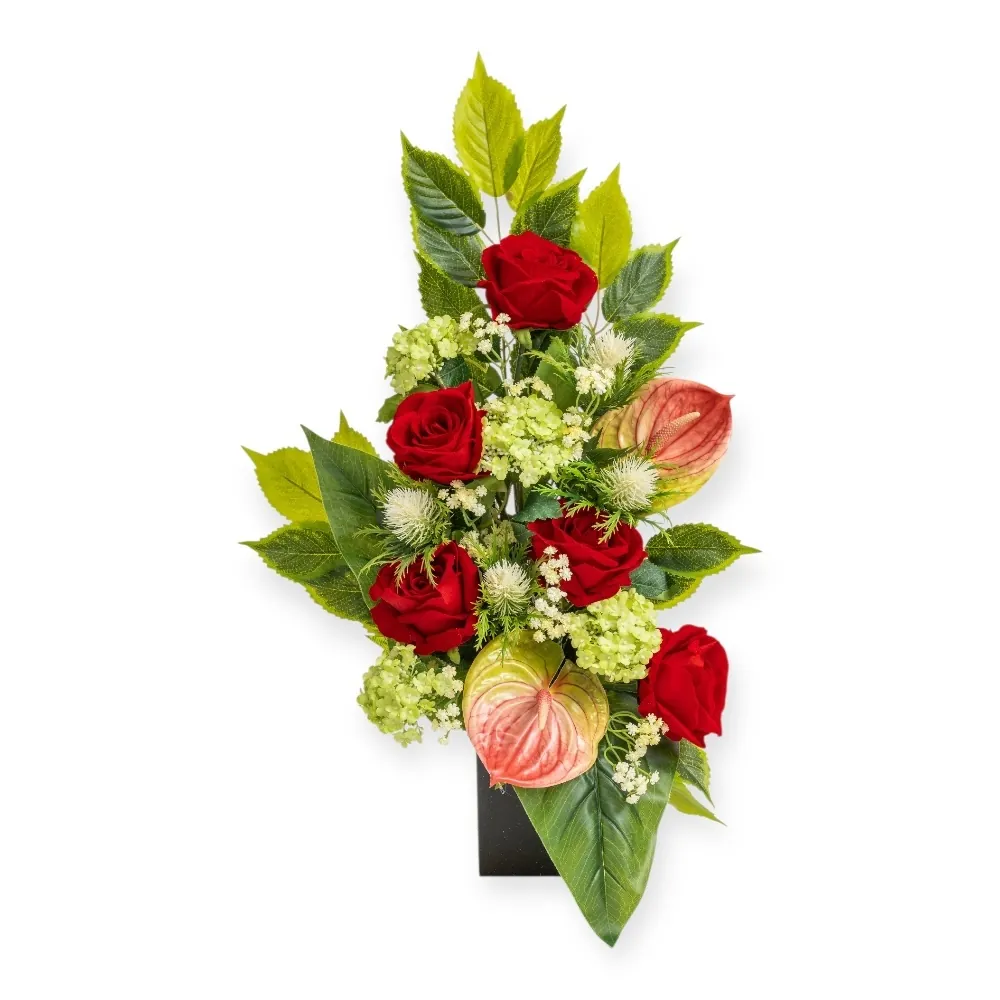 Composizione di lusso con rose rosse e anthurium