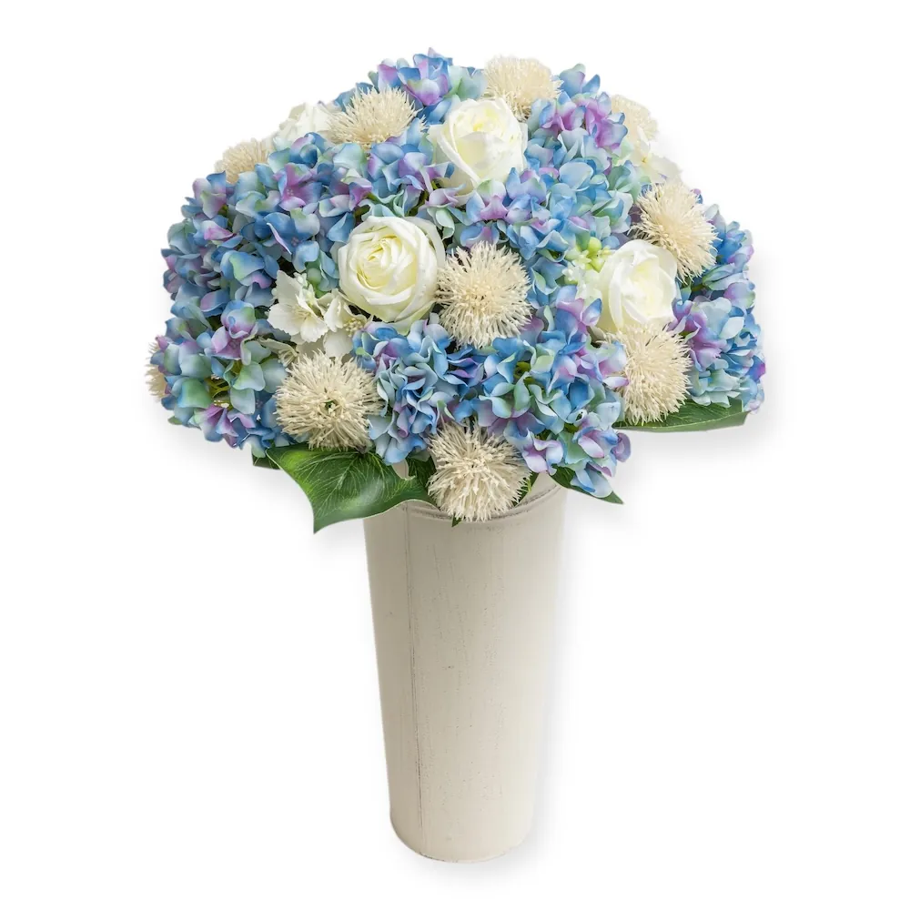 Mazzo ortensie blu e rose bianche