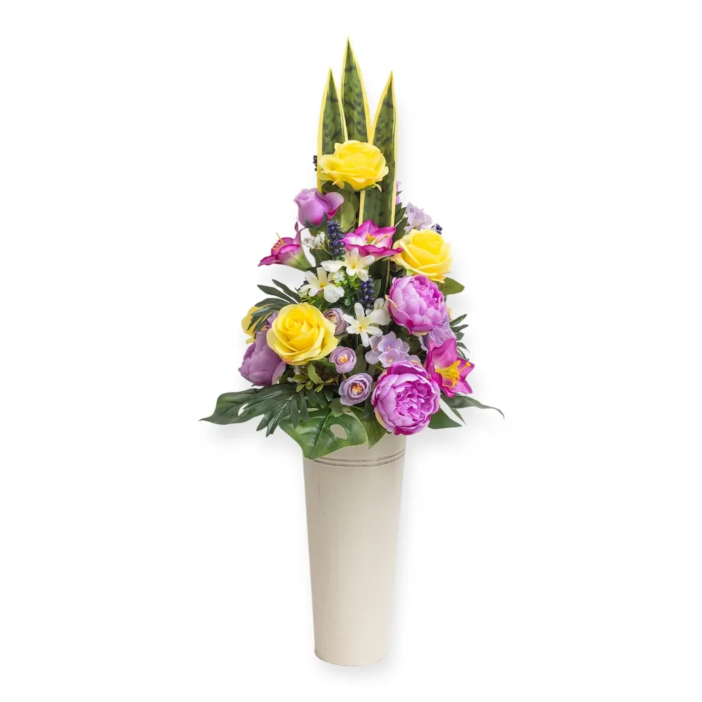 Mazzo peonie viola rose gialle sansevieria