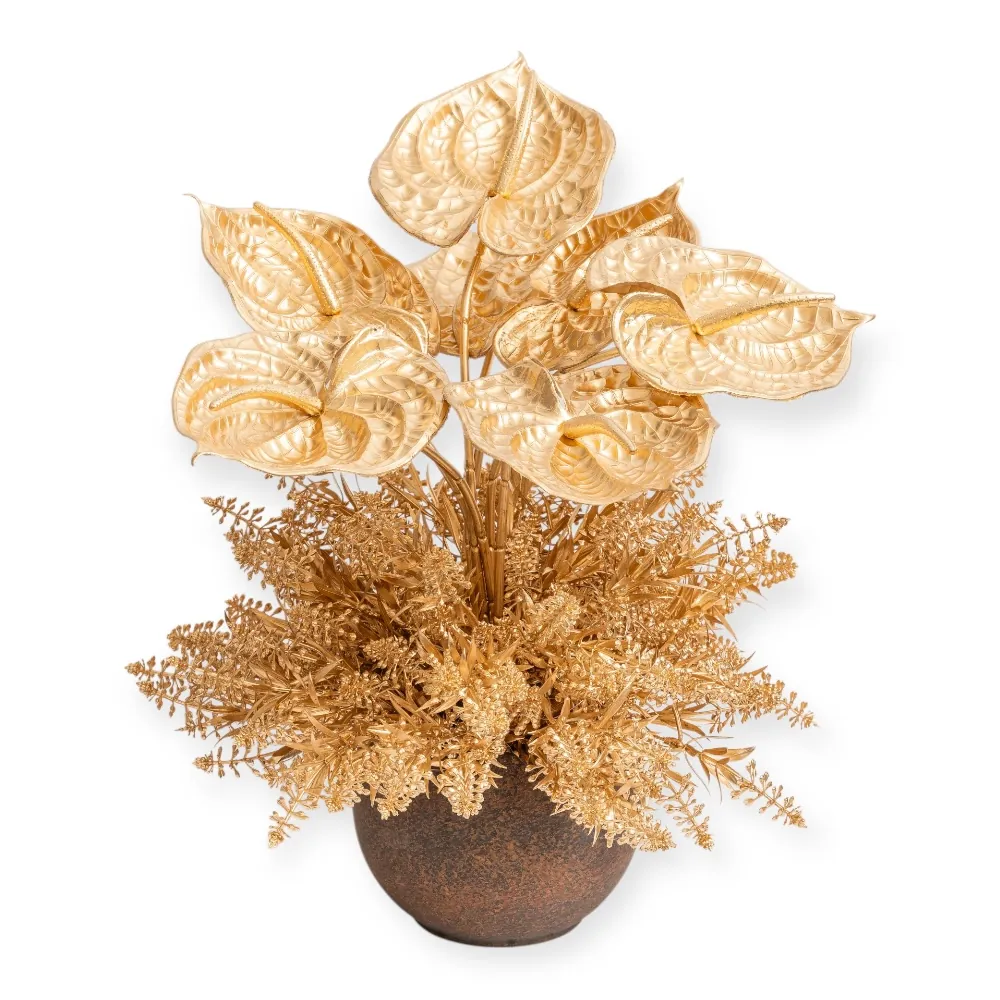 Composizione natalizia di anthurium dorati in vaso di bronzo